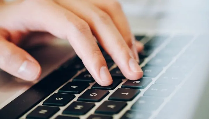 laptop blogger online