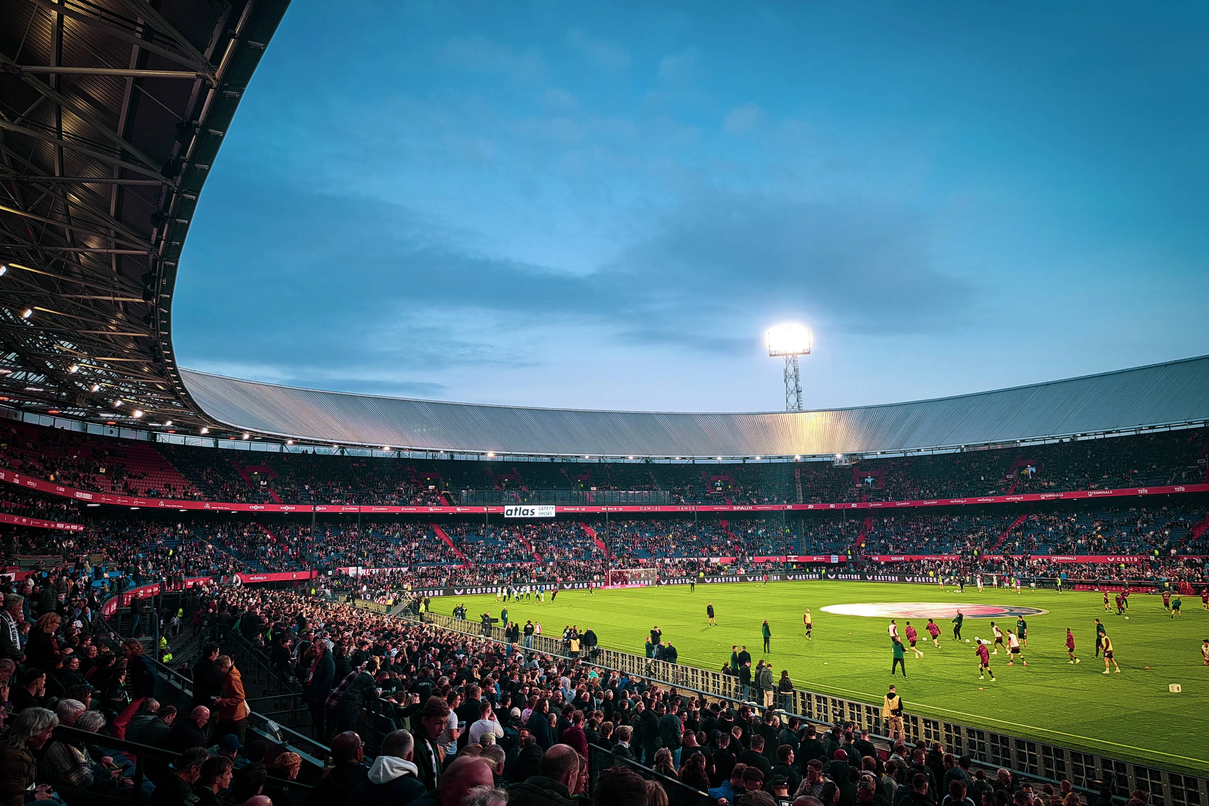 Feyenoord op de transfermarkt: welke spelers vertrekken in de zomer en wie versterkt de selectie?