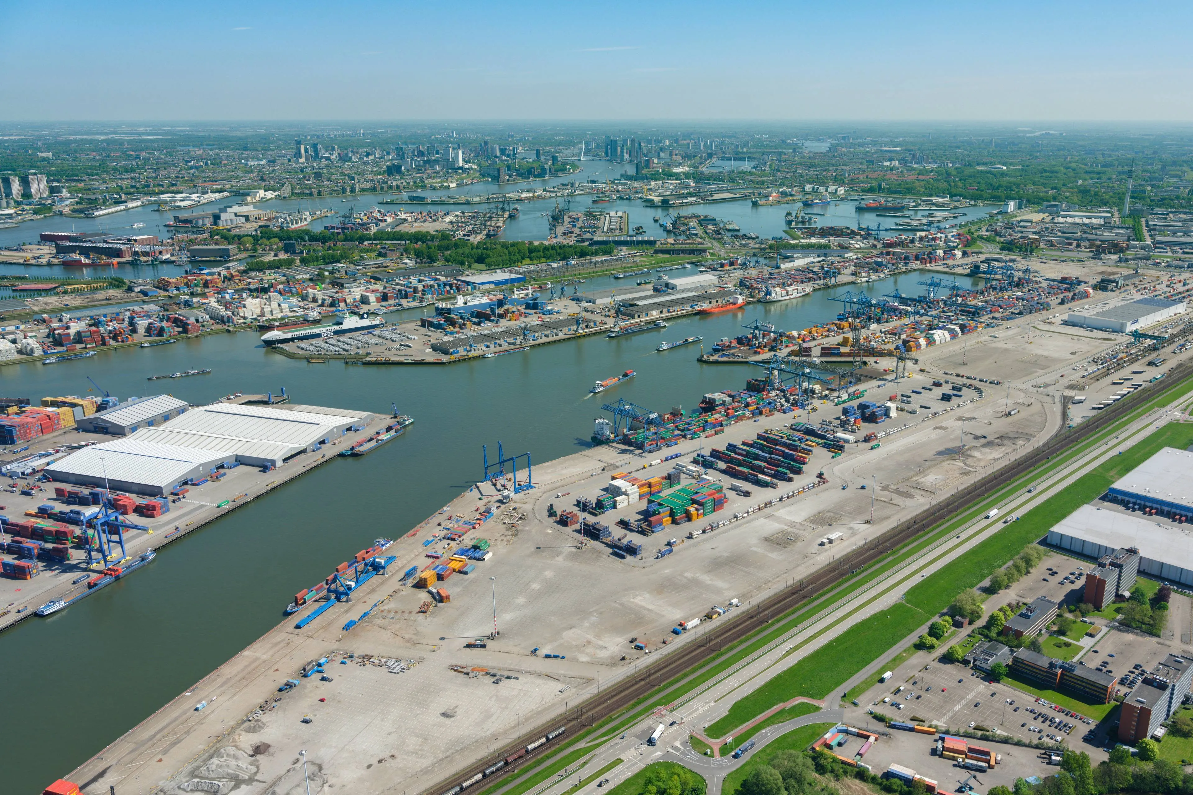 kalmar-and-rotterdam-shortsea-terminals-continue-long-term-collaboration.