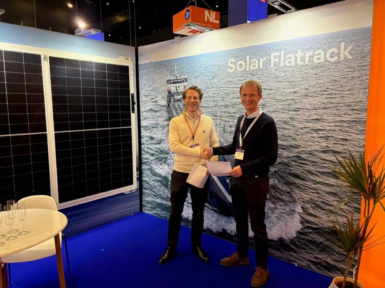 thumbnail_Signing BRF Froan-96 Solar Flatracks (Europort 25) (1) LoRes