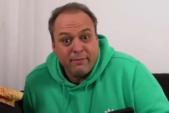 ZIEN: Geluidsinstallatie ontploft bij optreden Frans Bauer