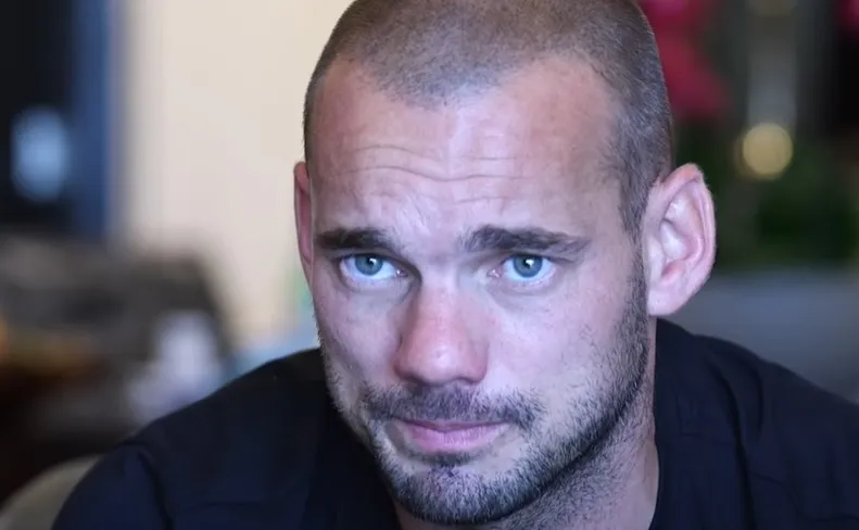 Wesley Sneijder op 'eerste harthulp' met pijn in borstkas