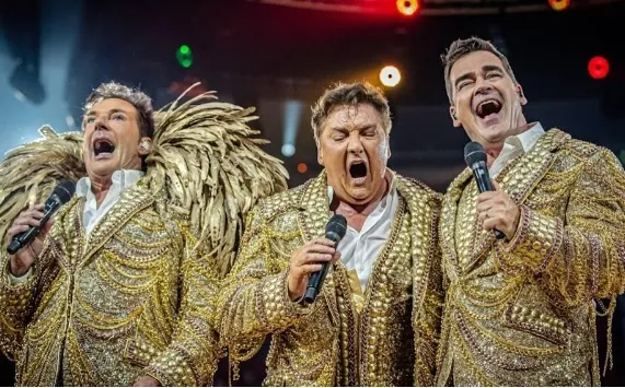 Enorme rel bij De Toppers, zanger misdraagt zich ernstig en wordt weggestuurd