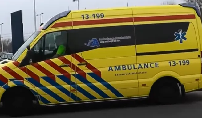 Bekende Nederlander afgevoerd per ambulance na 'overmatig drugsgebruik'