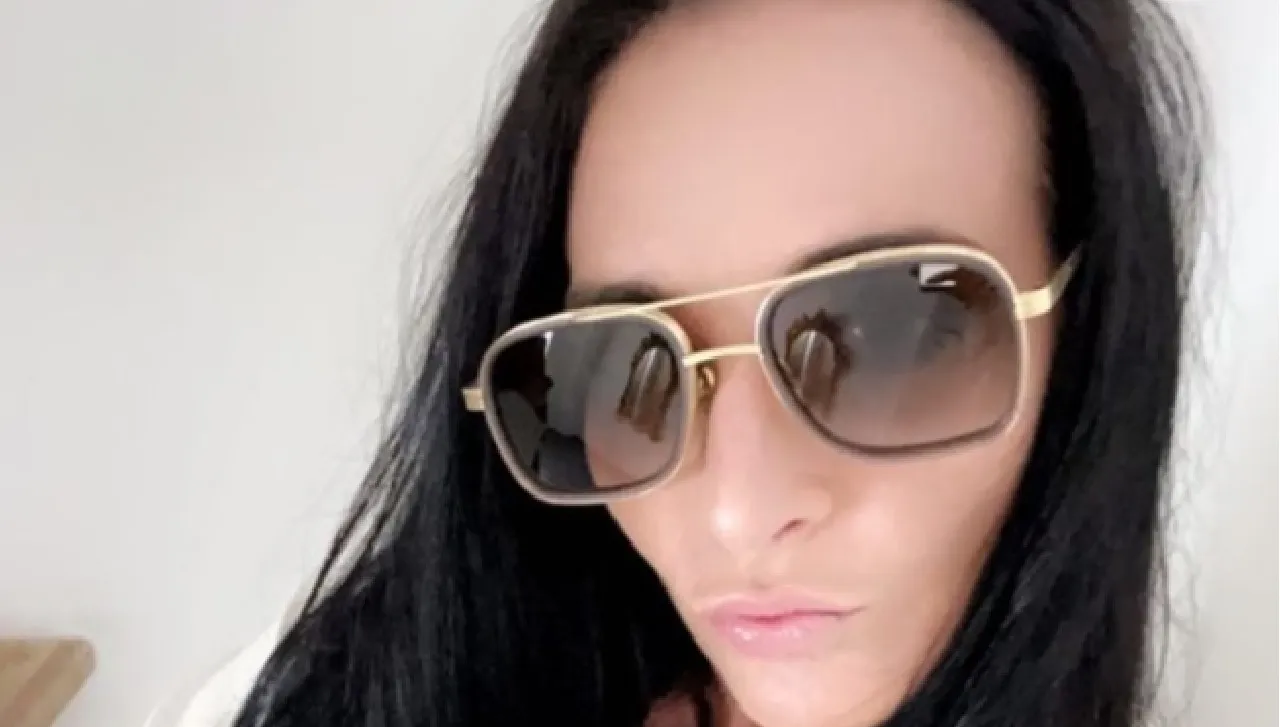Nicol Kremers maakt belofte waar en plaatst haar eerste naakfoto