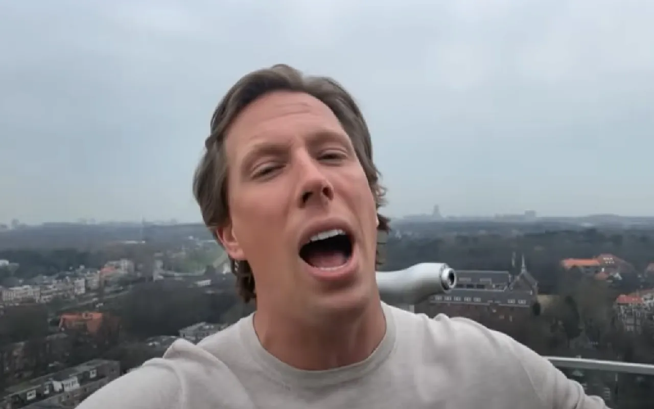 Freek Vonk verneemt zeer tragisch nieuws en is in diepe rouw