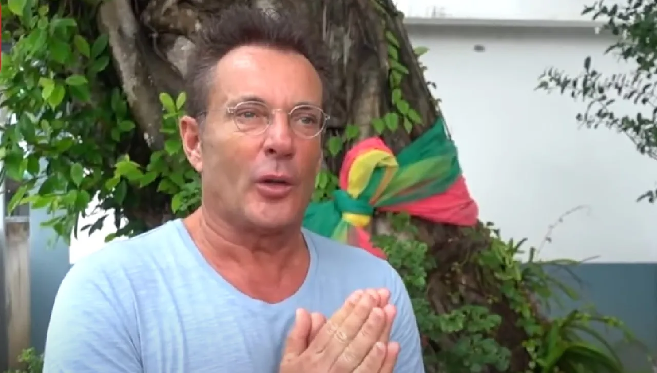 Gerard Joling geeft Gordon keiharde trap na en staat achter Gavin