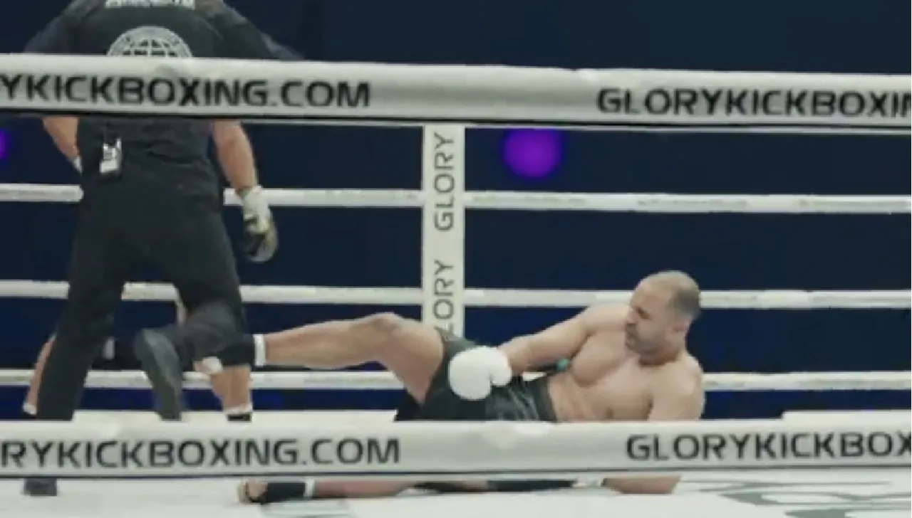 Badr Hari keihard neergemept, moet opgeven in de tweede ronde