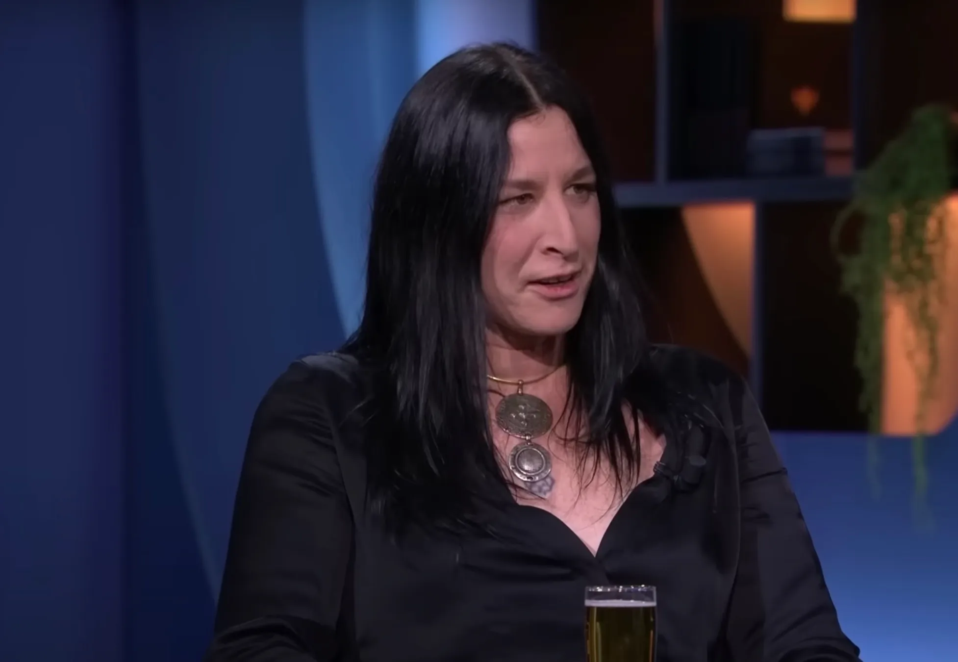 Raven van Dorst zwanger? Presentator poseert met babybuik en volgers gaan los!