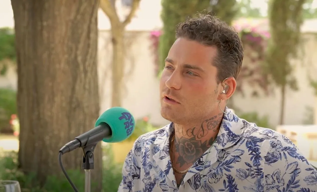 Douwe Bob met spoed opgenomen in afkickkliniek