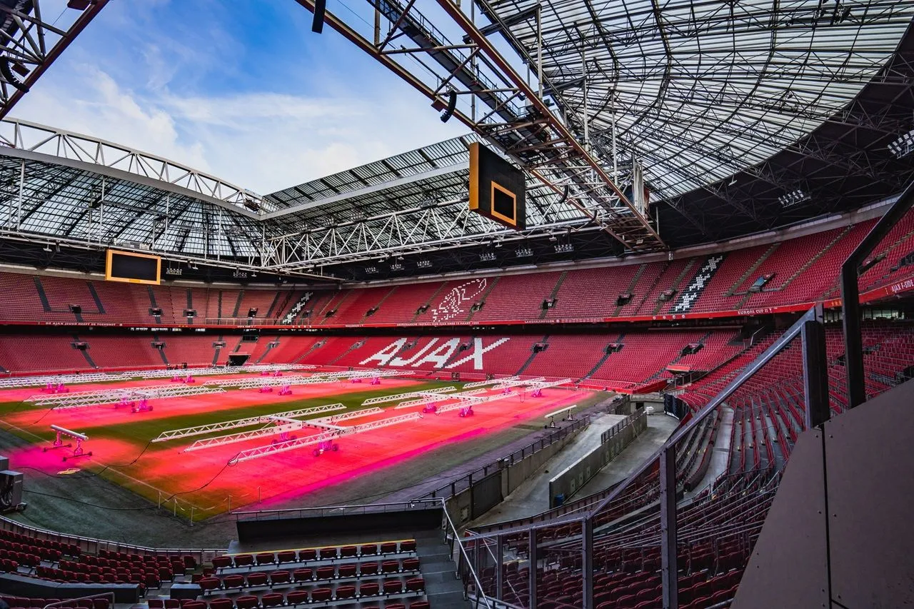 'Ajax-speler rijdt fietser dood, club betaalt familie tonnen aan zwijggeld'