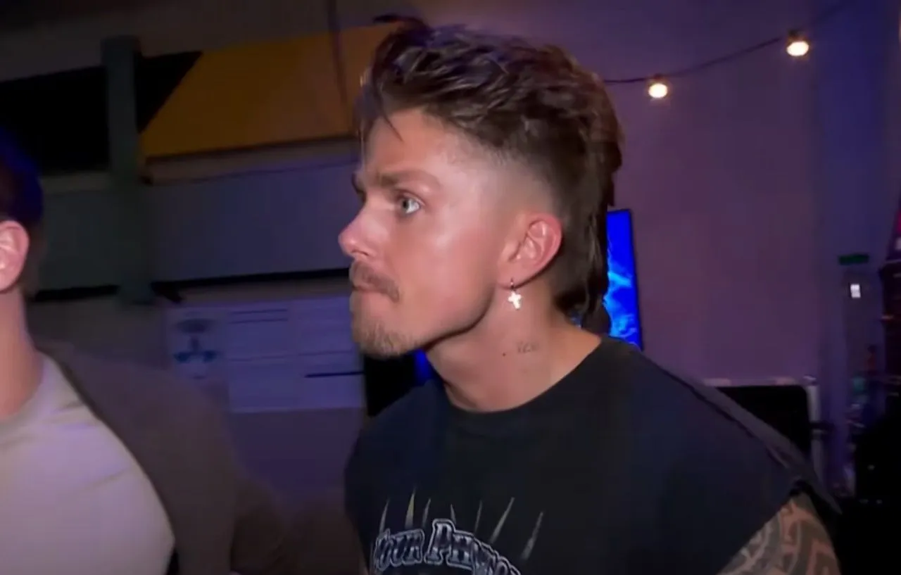 André Hazes betrapt in wc-hokje: ''Dat is Monique niet''