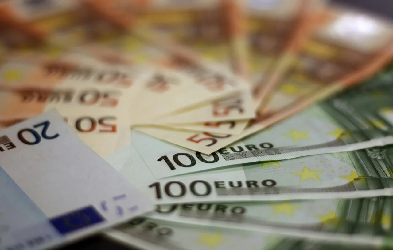 Zoveel contant geld mag je belastingvrij in je huis hebben liggen