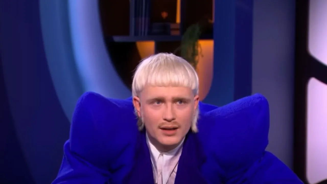 Joost Klein laat op erg vreemde wijze van zich horen