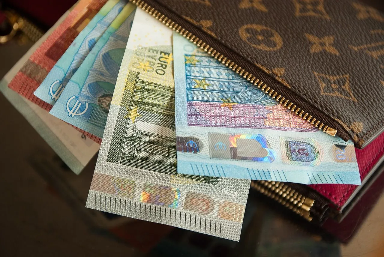Extra kosten als je met contant geld wil betalen? Zo zit het
