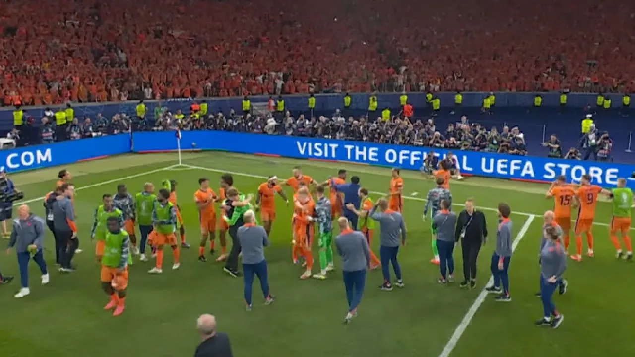 Oranjespeler is ongelukkig en doet niet mee aan de feestvreugde: ''Wil weg''