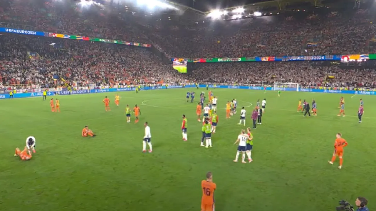 Oranjespeler weigert pers: ''Hij is een verongelijkte kleuter''