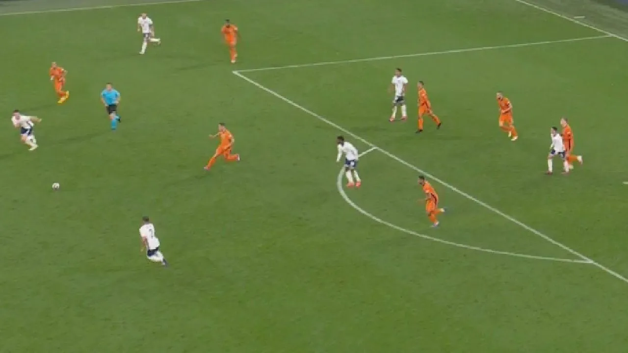 Oranjekijkers wijzen naar één iemand: ''De slechtste man op het veld''