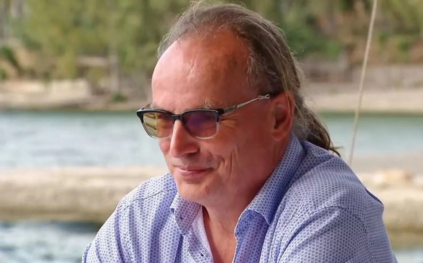 B&B-Peter blijkt niet eerlijk tegen Iris: ''Dat weet zij nog niet''