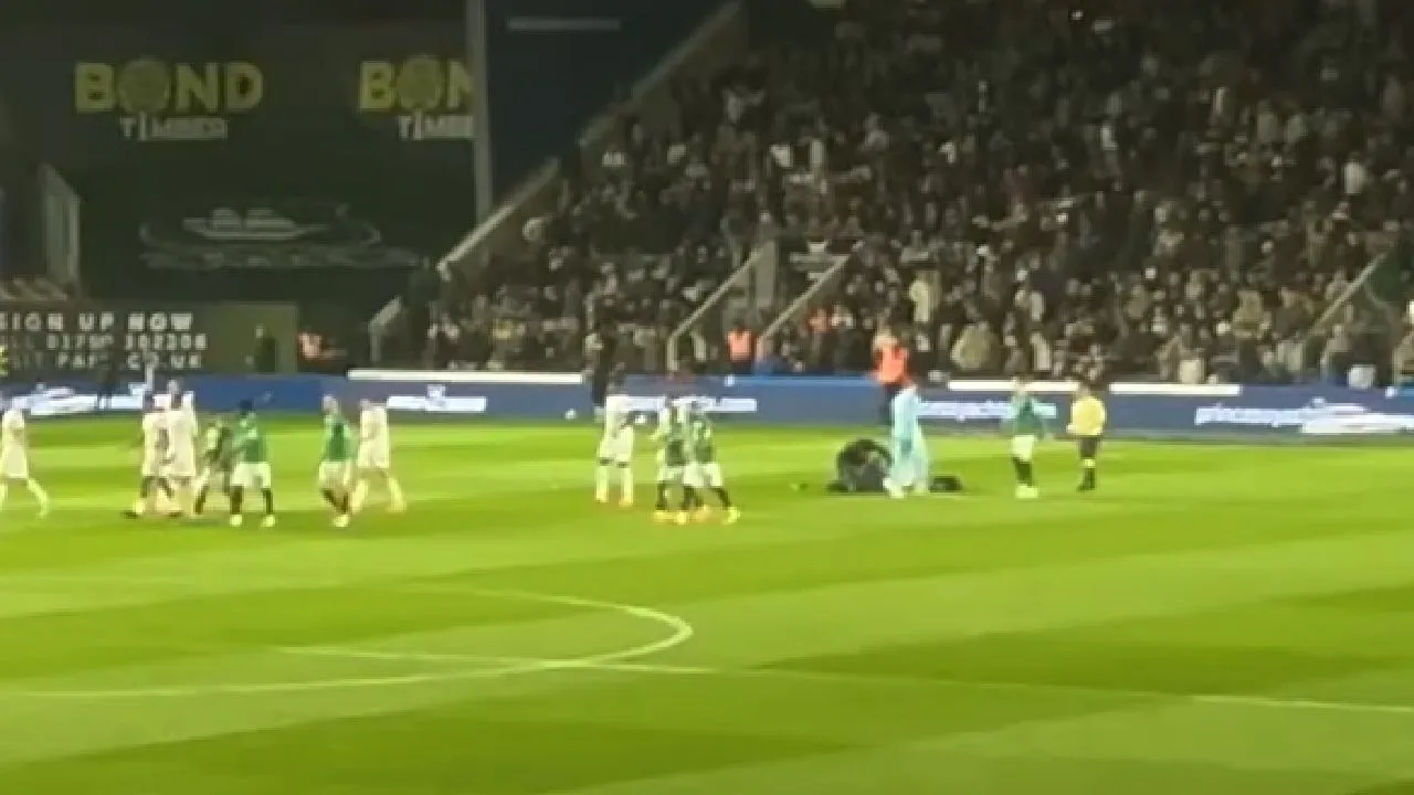 Nederlandse voetballer zakt in elkaar op het veld
