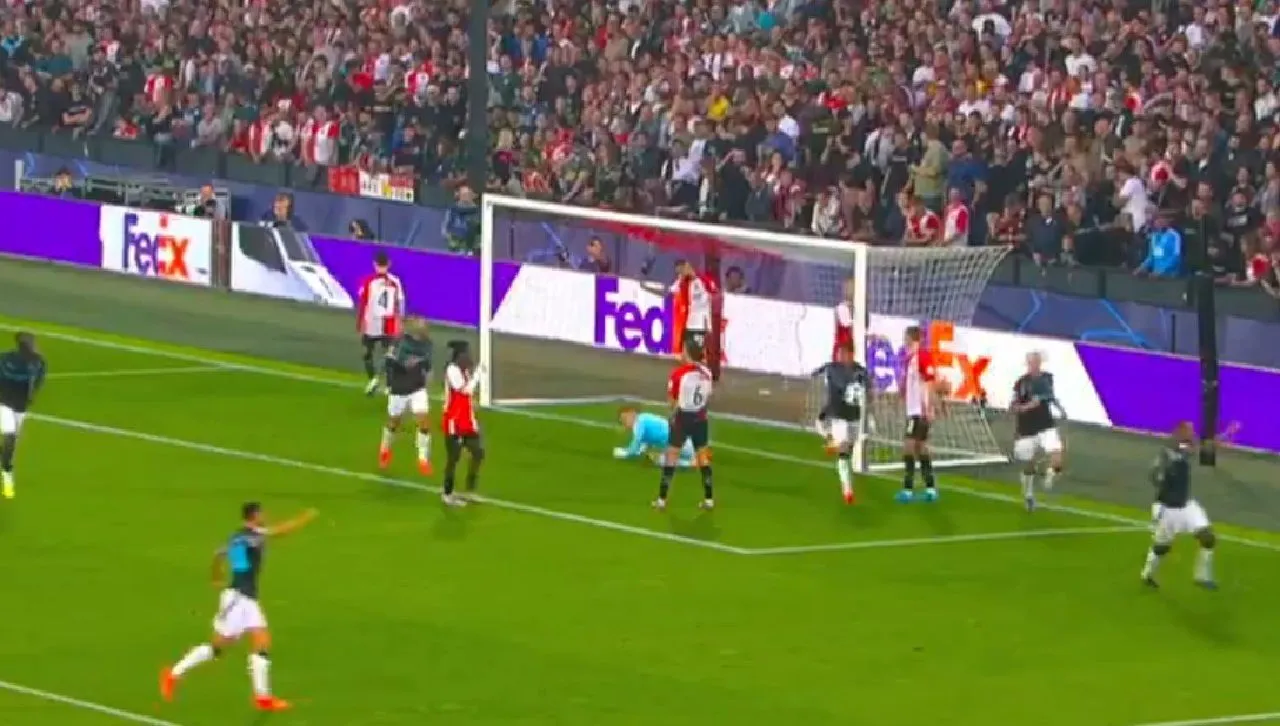 Feyenoordfans koken over en wijzen allemaal naar één speler: ''Nooit meer opstellen''