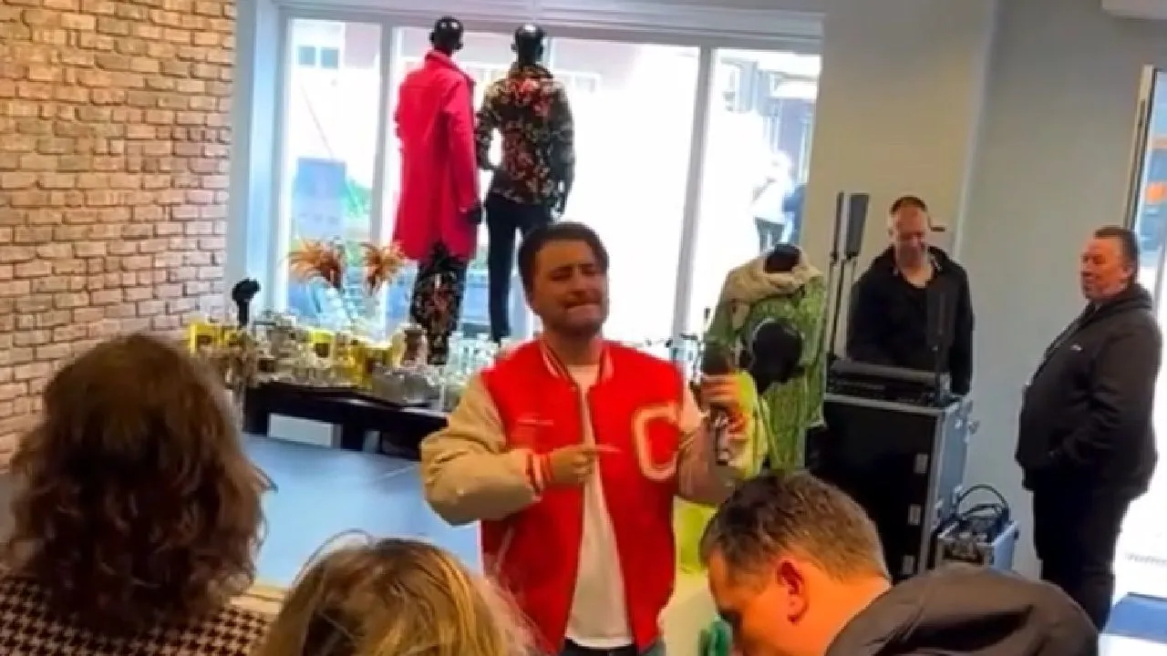 Danny Froger uitgelachen tijdens optreden: ''Net zo vals als je vader''