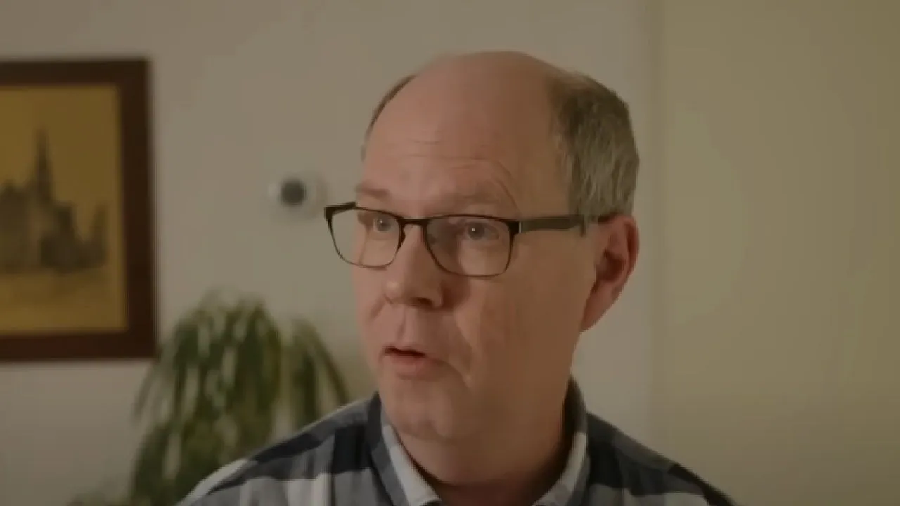Ruud krijgt een brief van ING, moet verklaren wat hij in de supermarkt koopt