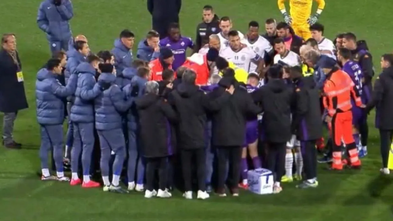 Fiorentina-voetballer (22) zakt plotseling in elkaar op het veld