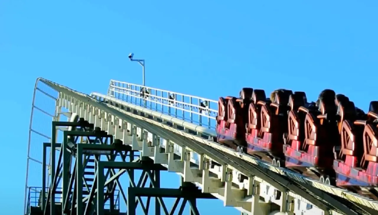 Grote paniek in Efteling, achtbaan stopt ermee op 29 meter hoogte