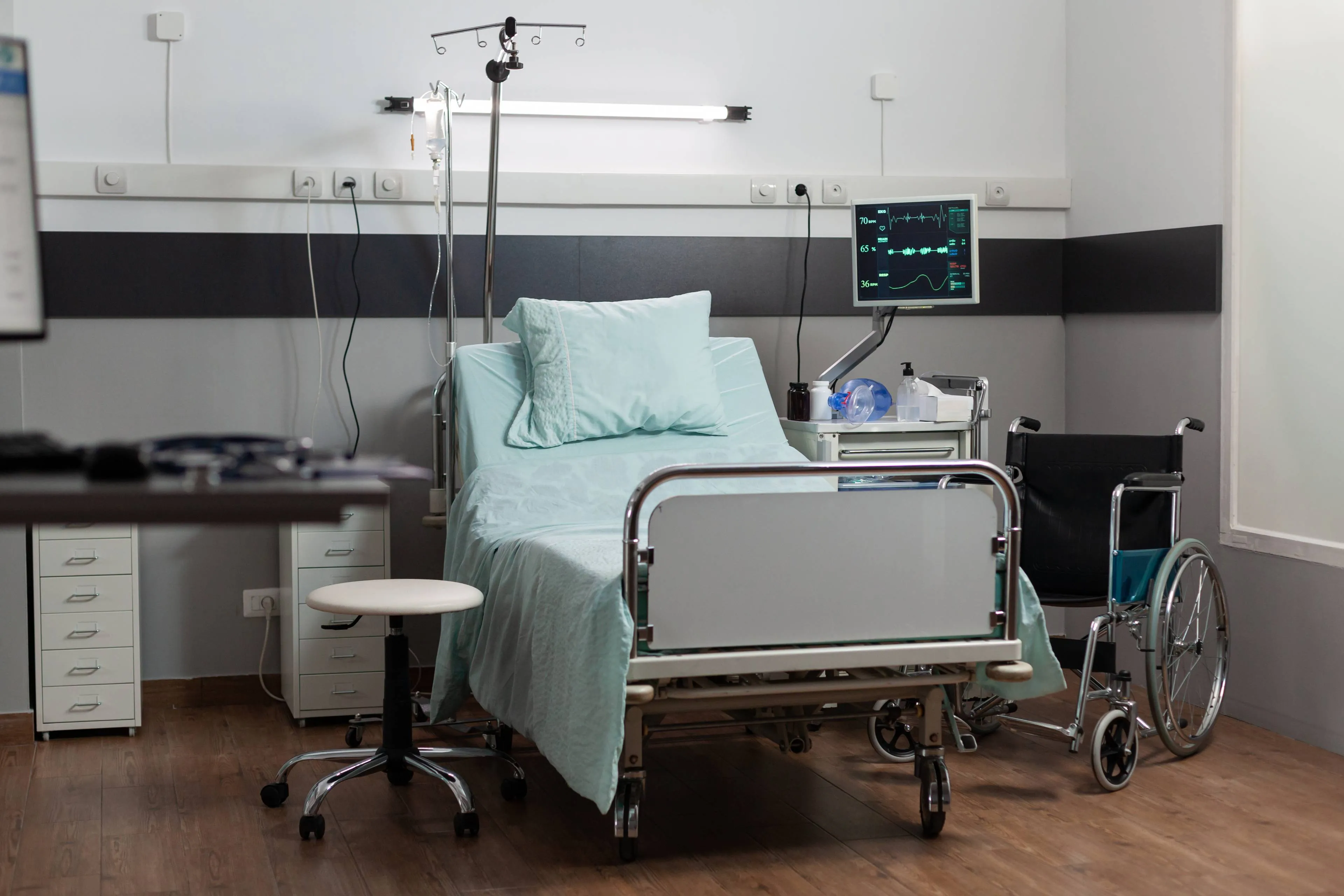 empty hospital room with nobody it having single bed1