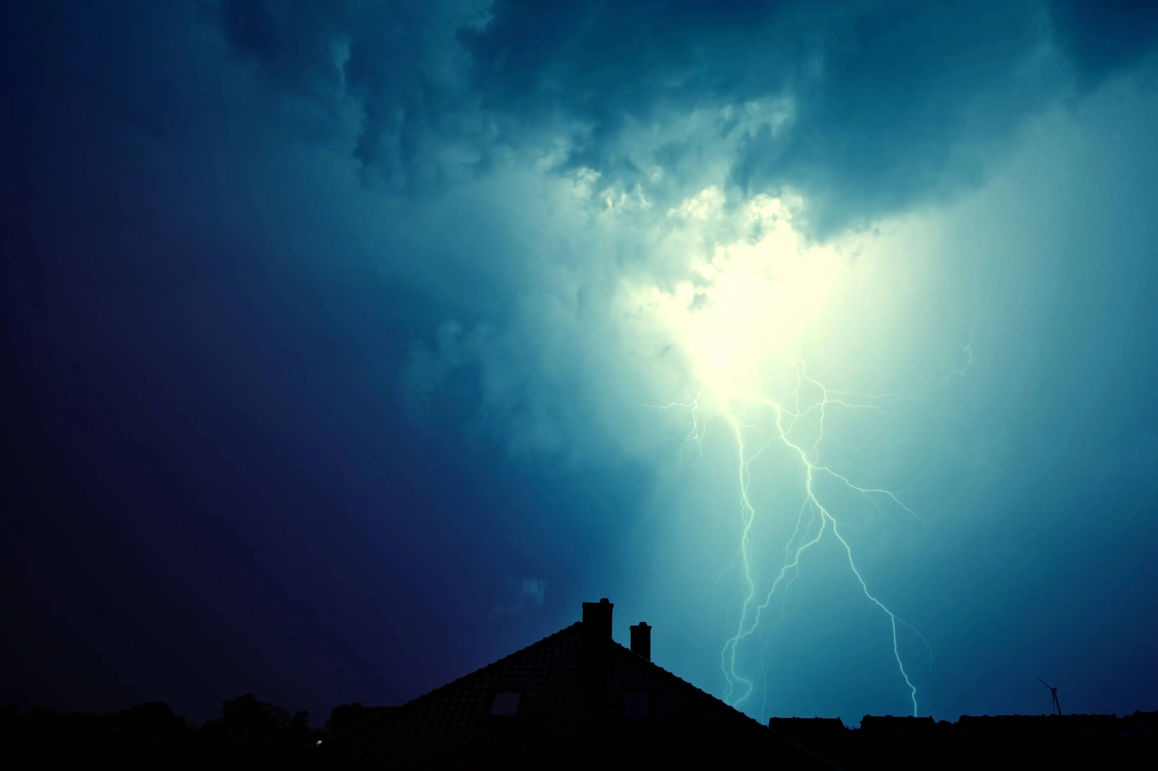 lightning-hit-house