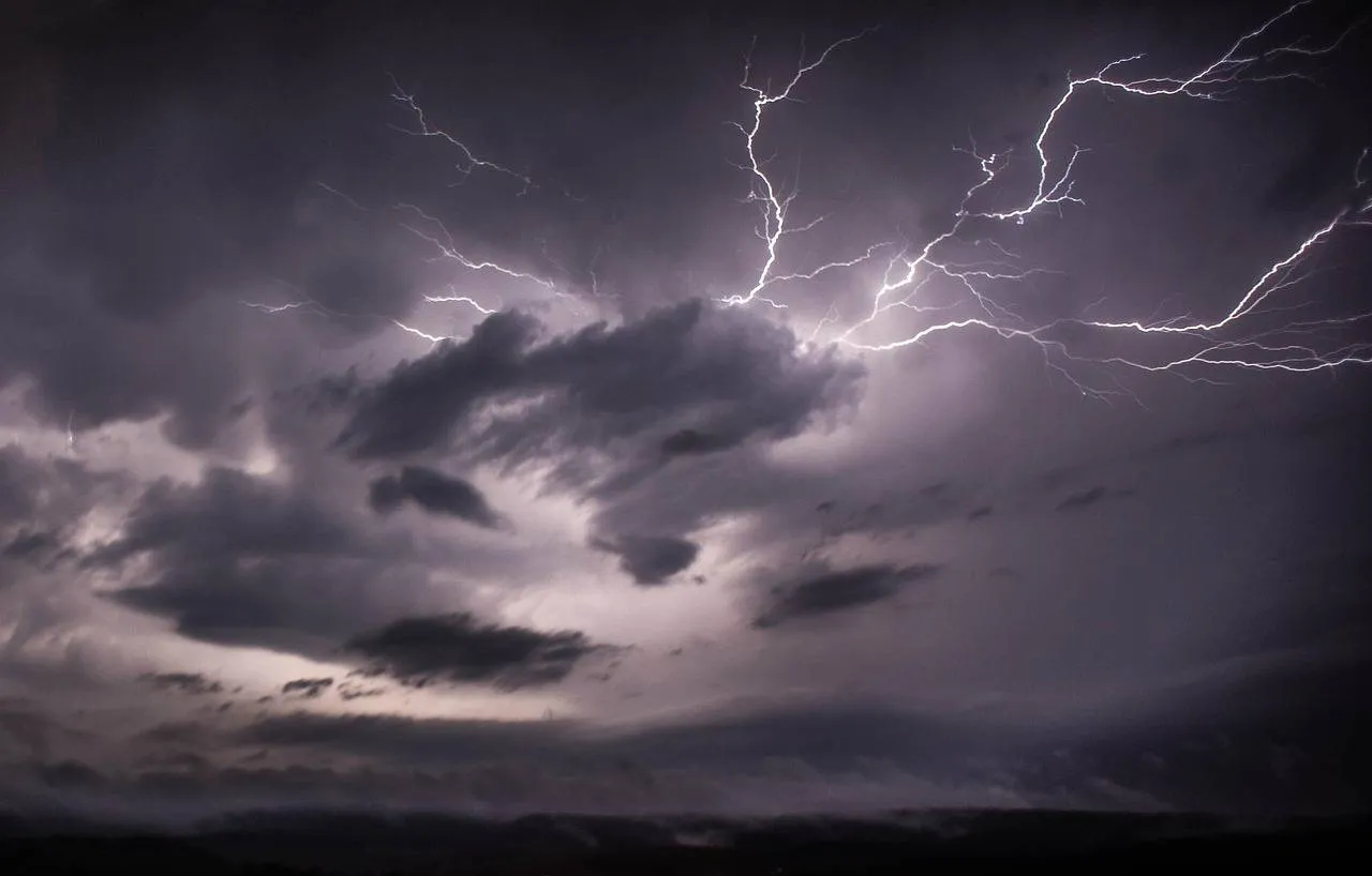 lightning-2928927_1280
