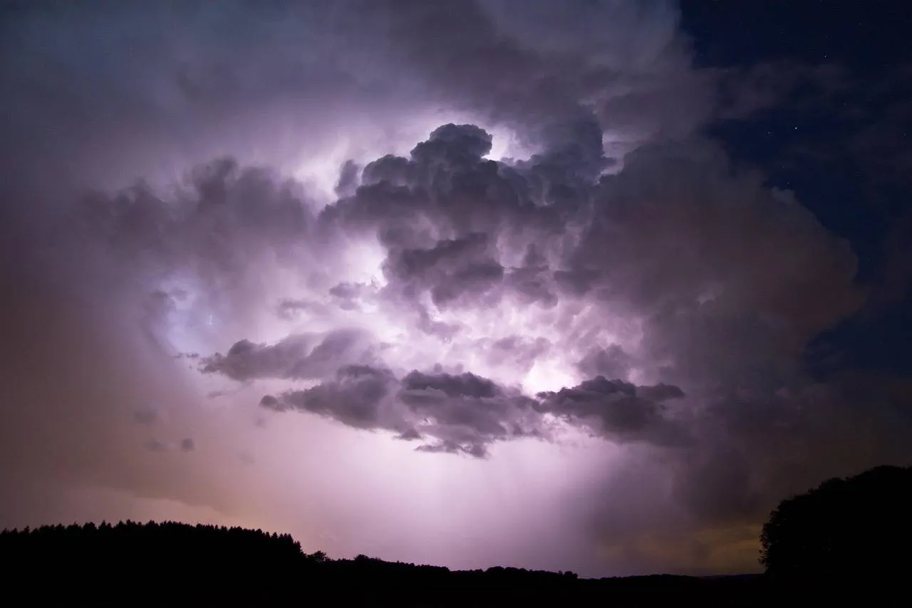 lightning-3183775_1280