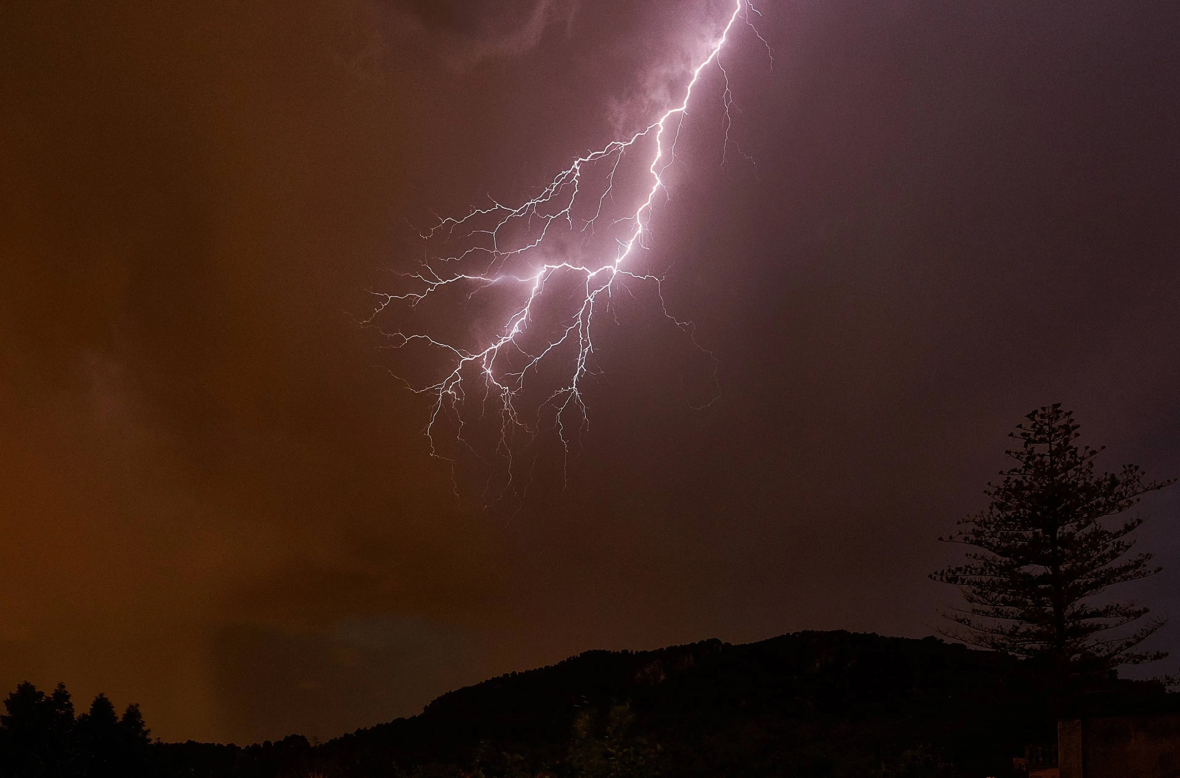 lightning-night-sky-mountains-with-trees