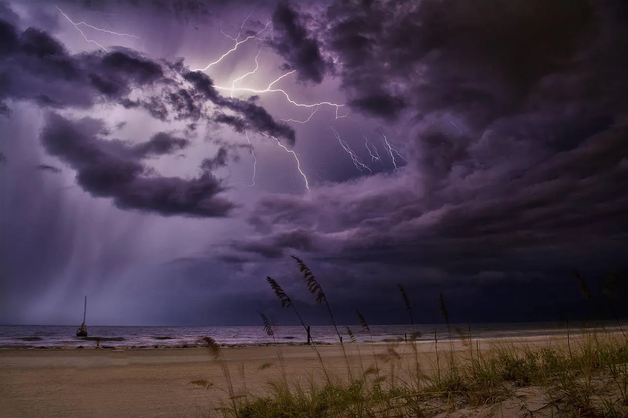 thunderstorm-4234254_1280 (1)