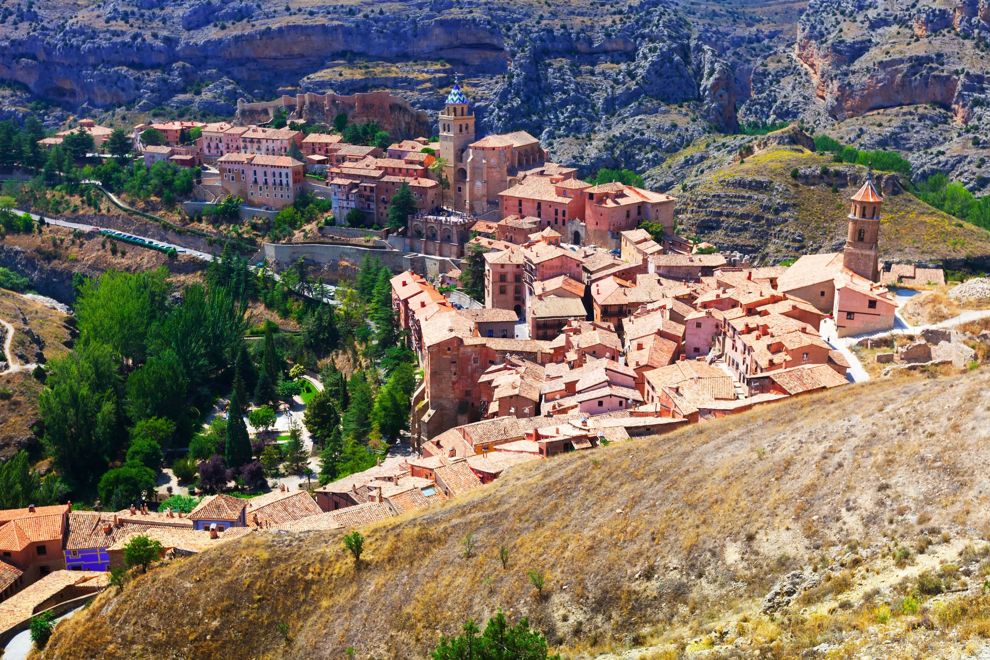 general-view-town-aragon-summer