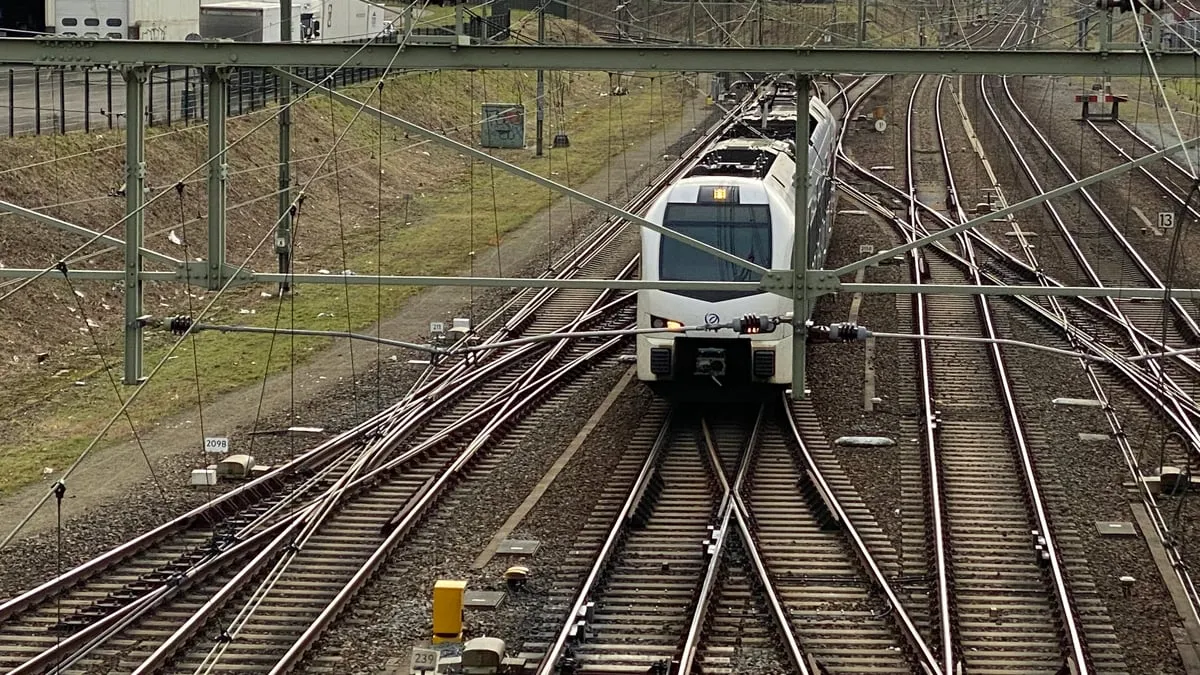 arrivastoptrein uit maastricht bij ijzeren brug sittard