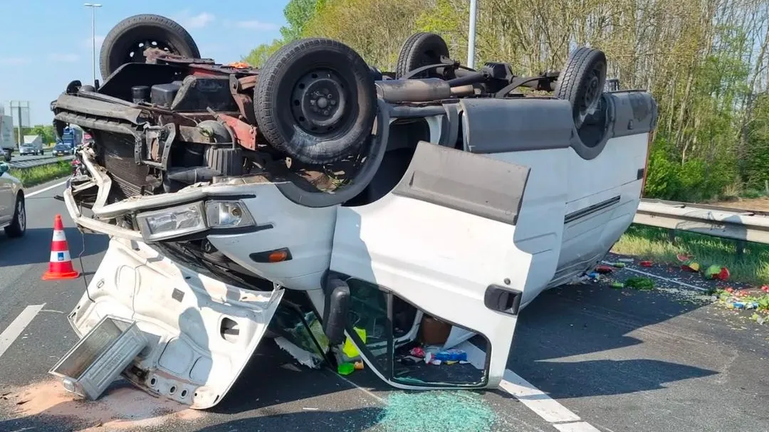 autoongeluk met bestelbusje op a2 koningsdag 2022