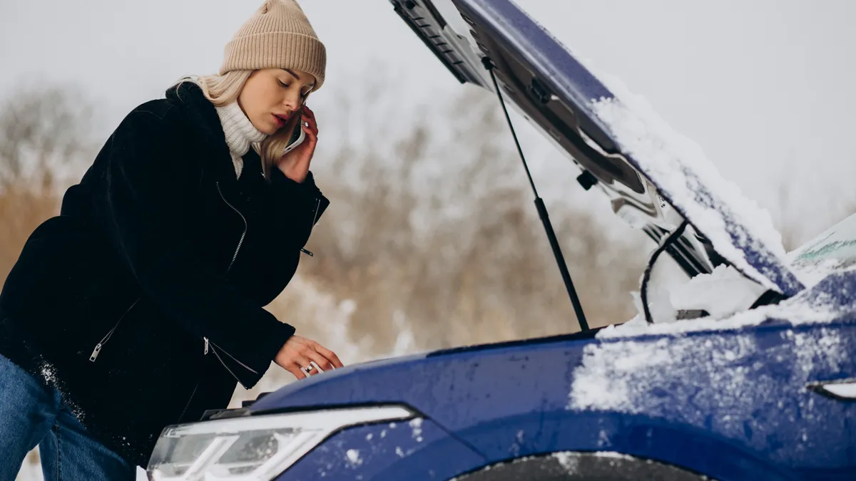 autopech sneeuw vrieskou