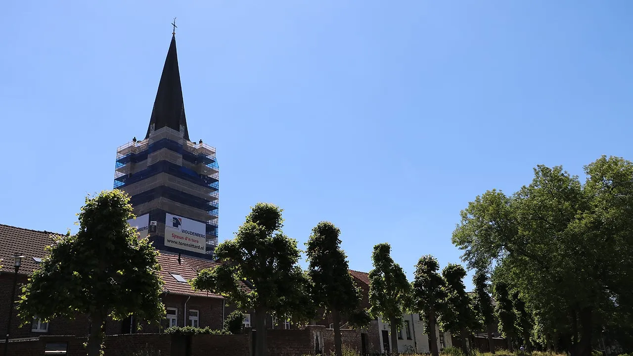 begijnenhofwal en ingepakte kerktoren 1 juni 2020