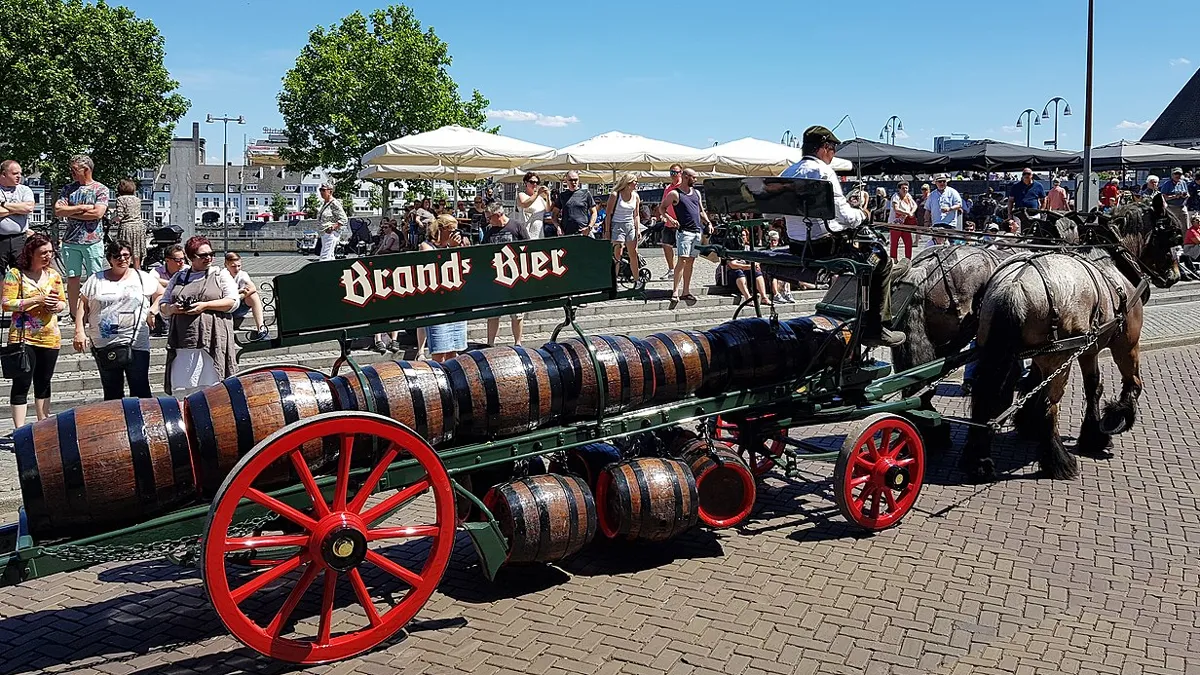 bierwagen brand bier vaten paarden