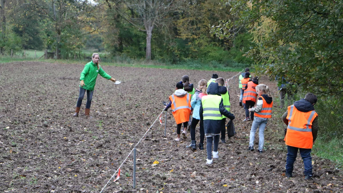bloemenweide schwienswei gitane dumernit en schoolkinderen