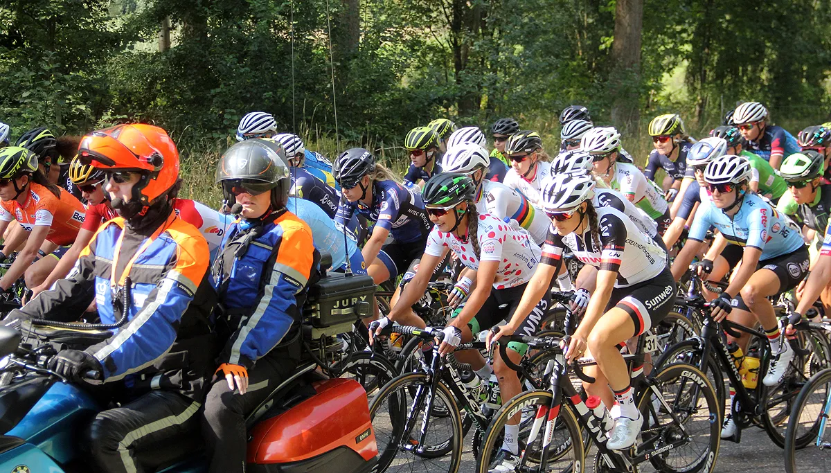 boels ladies tour 2017 zesde etappe onderweg