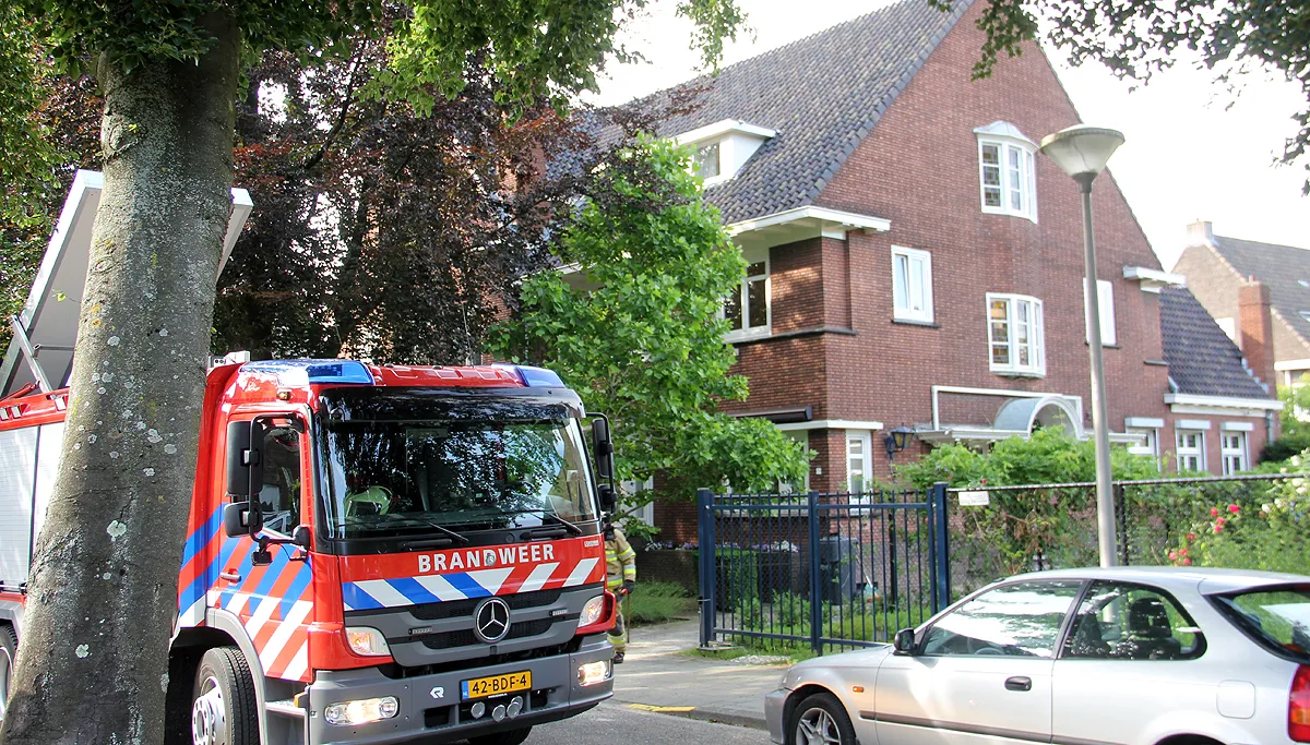 brandweer beukenlaan brand dak garage woonhuis 8 juni 2016