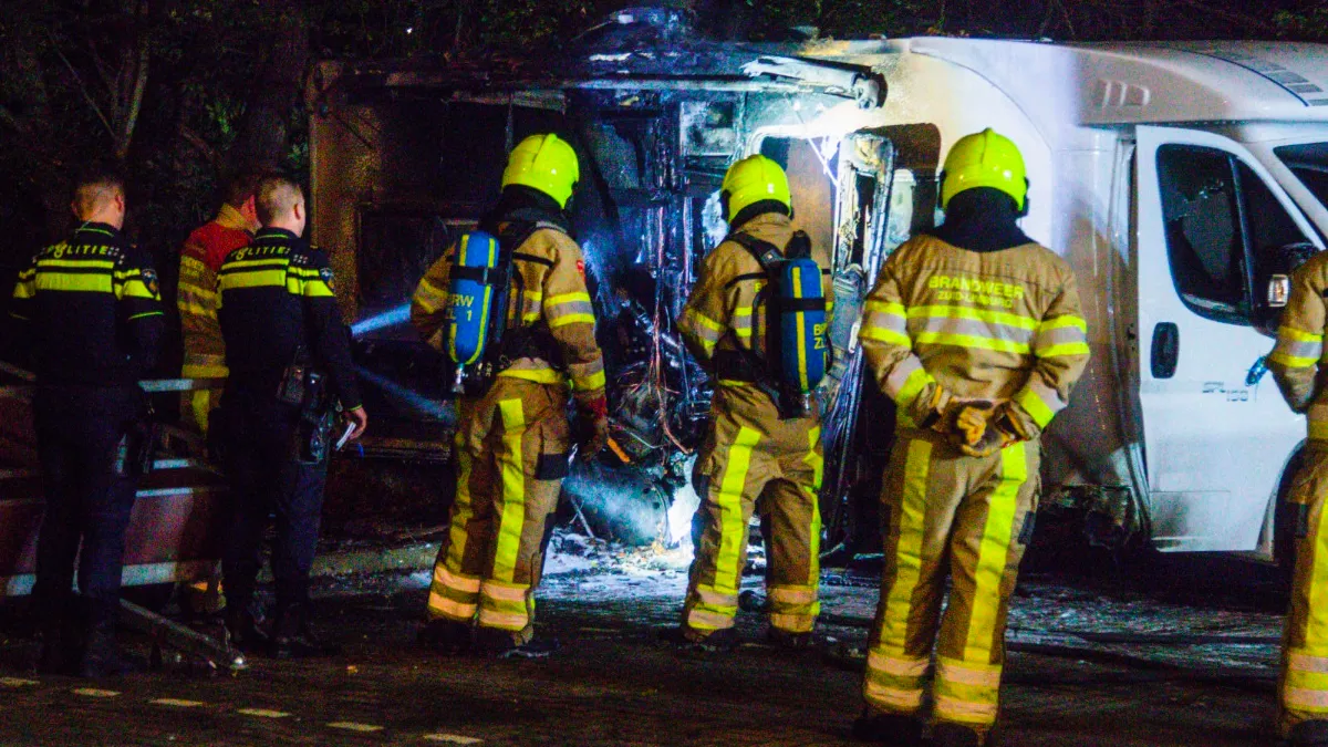 camper afgebrand eisenhowerstraat foto bjorn de hoog 1