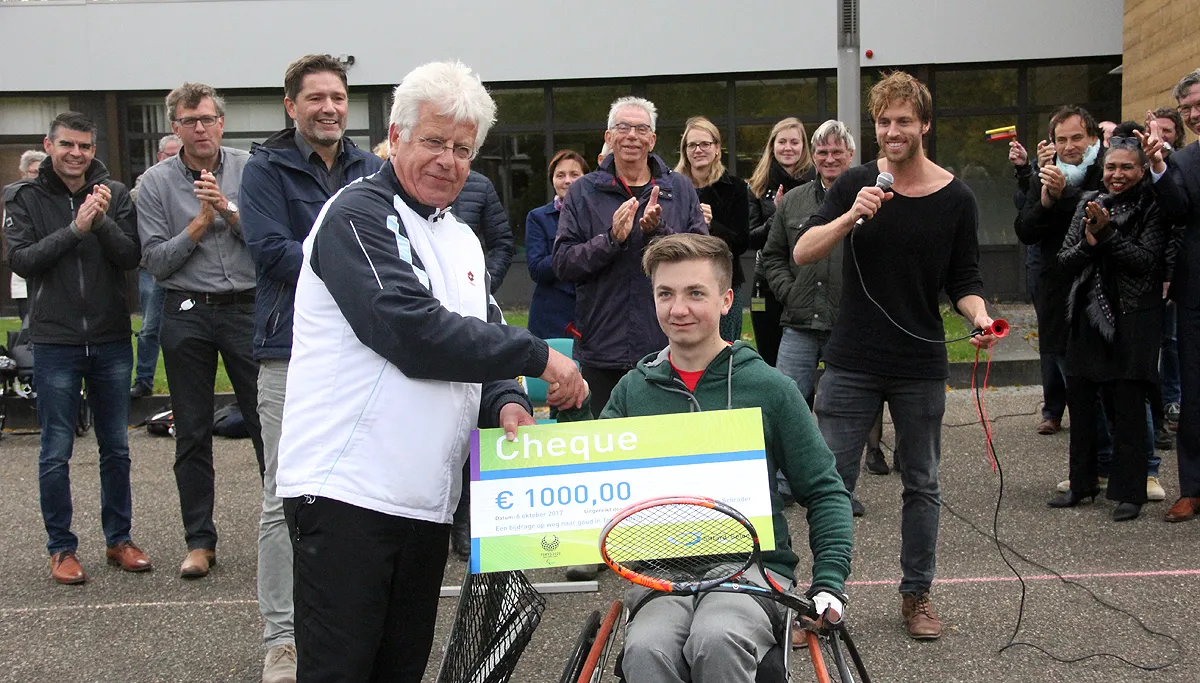 cheque voor sam schrder rolstoeltennisser