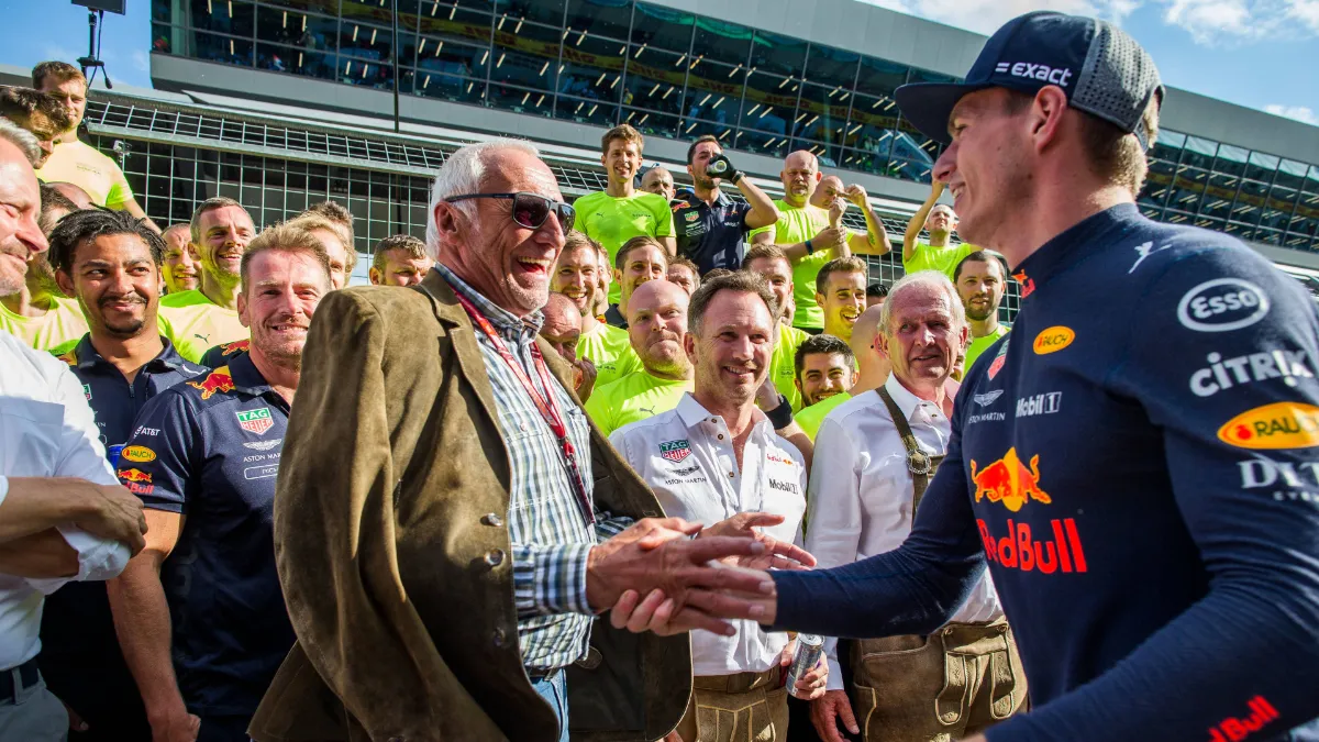 dietrich mateschitz en max verstappen in juli 2018