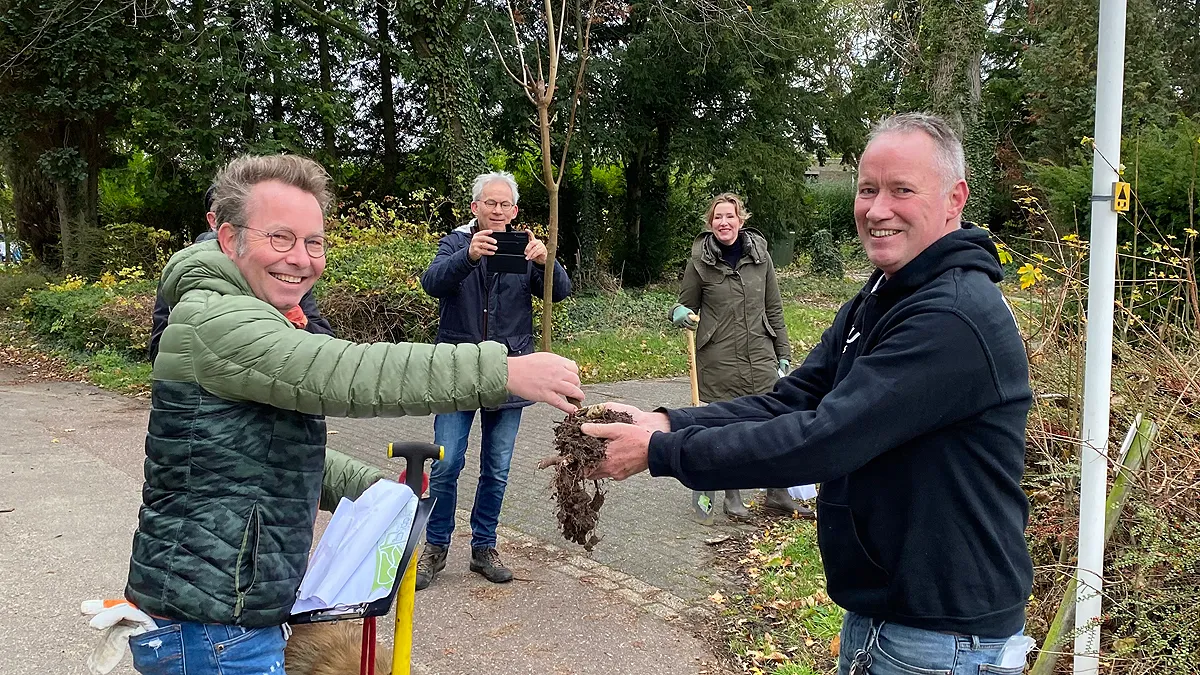 eerste boom voor het voedselbos watersley