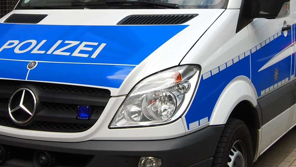 f5y7xdb26cr970es8is11azbk polizei bus