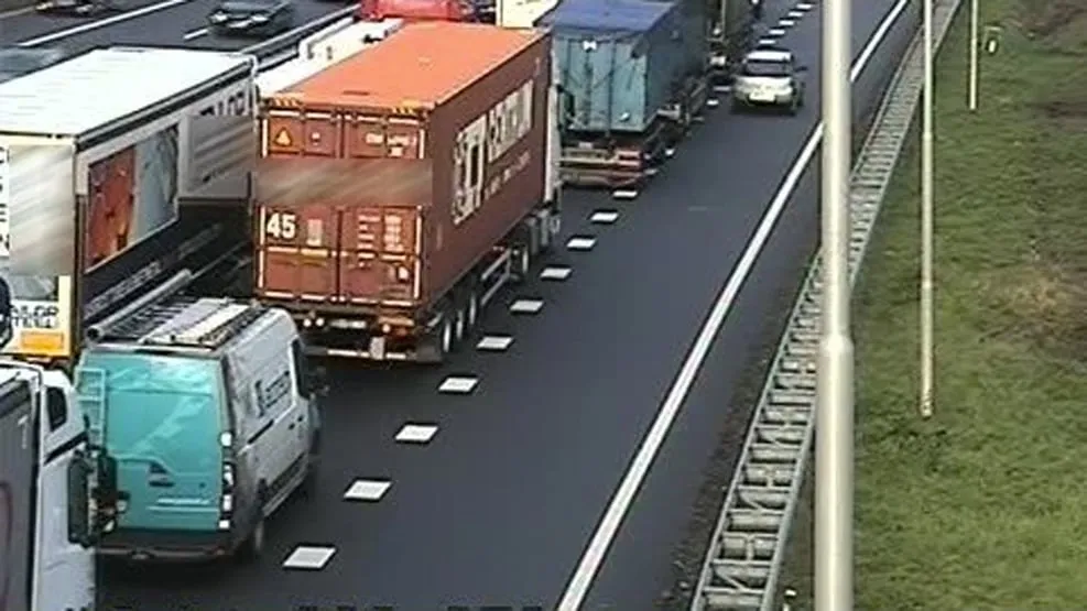 file a2 na aanrijding 4 vrachtwagen